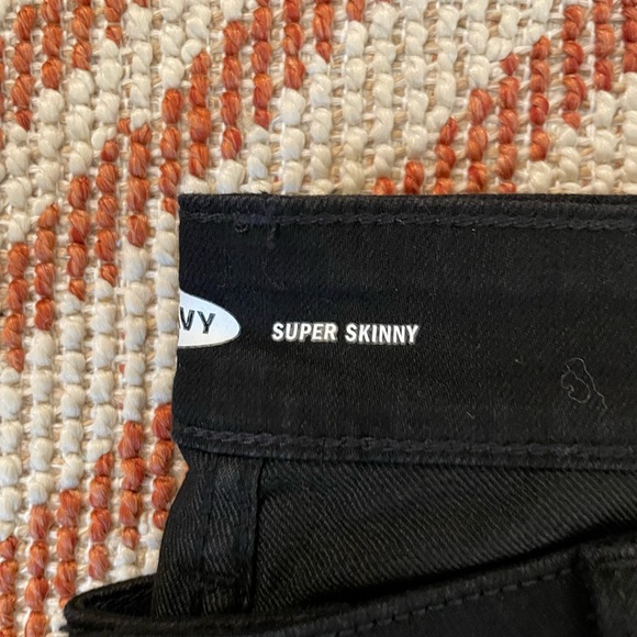 High-Waisted  Black Super-Skinny Jeans - Picture 11 of 12